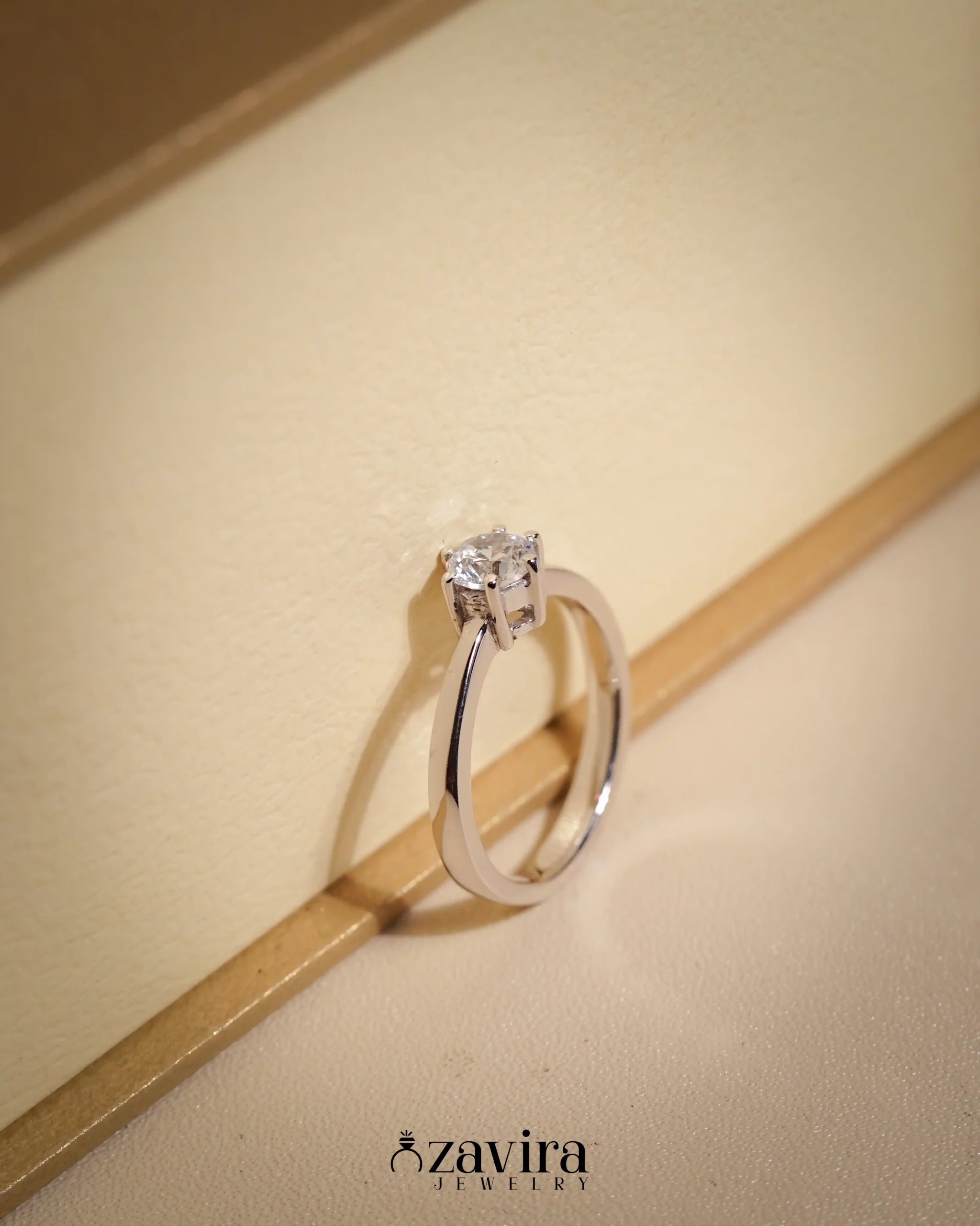 Cincin Tunangan Single Emas Putih Z-007