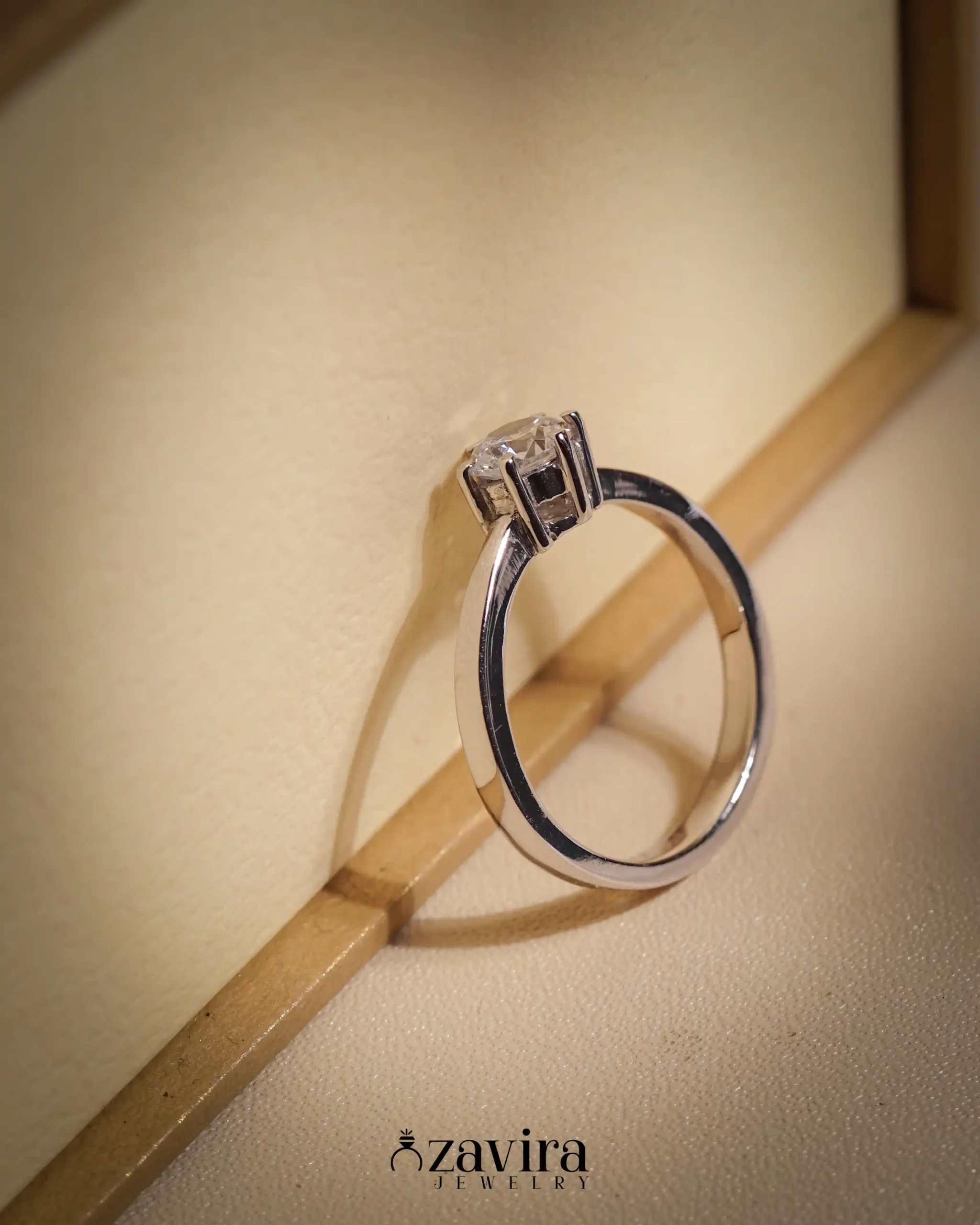 Cincin Tunangan Single Emas Putih Z-007